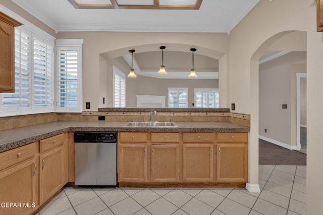 7072 LUZ DE ESPEJO Drive, El Paso, TX 79912