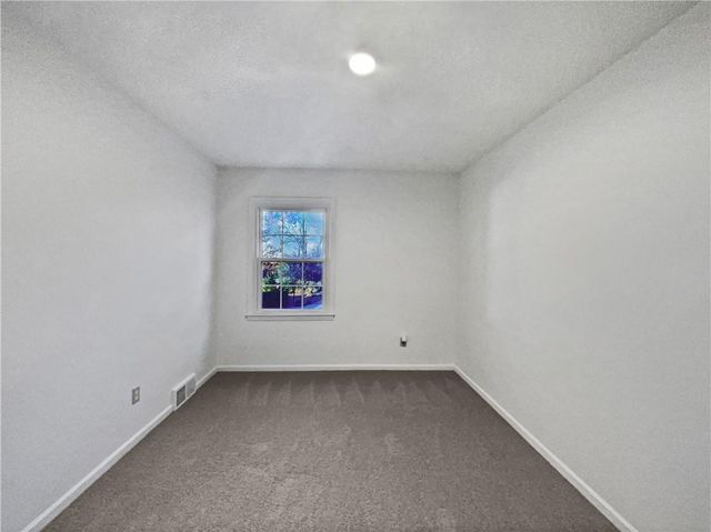 7821 N Overland Drive, Kansas City, MO 64151