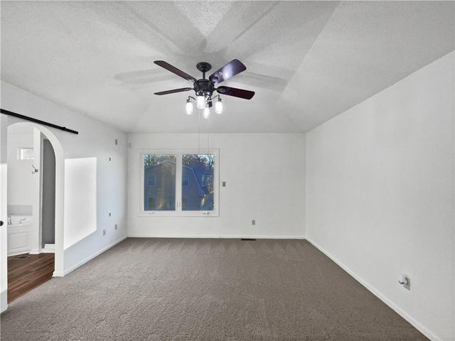 7821 N Overland Drive, Kansas City, MO 64151