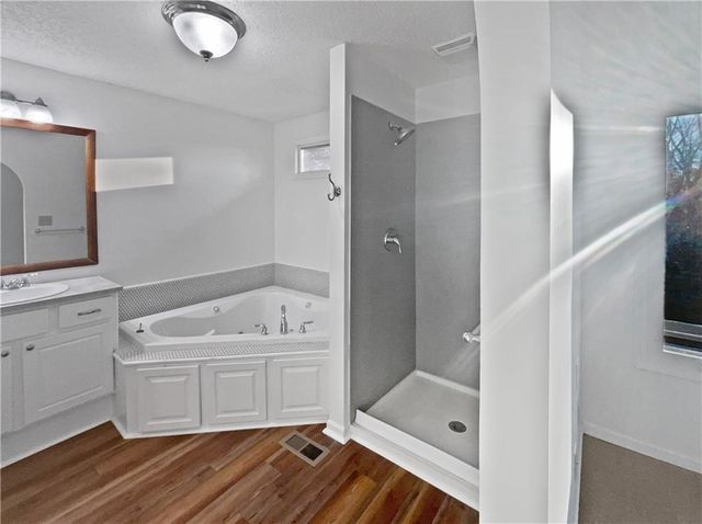 7821 N Overland Drive, Kansas City, MO 64151