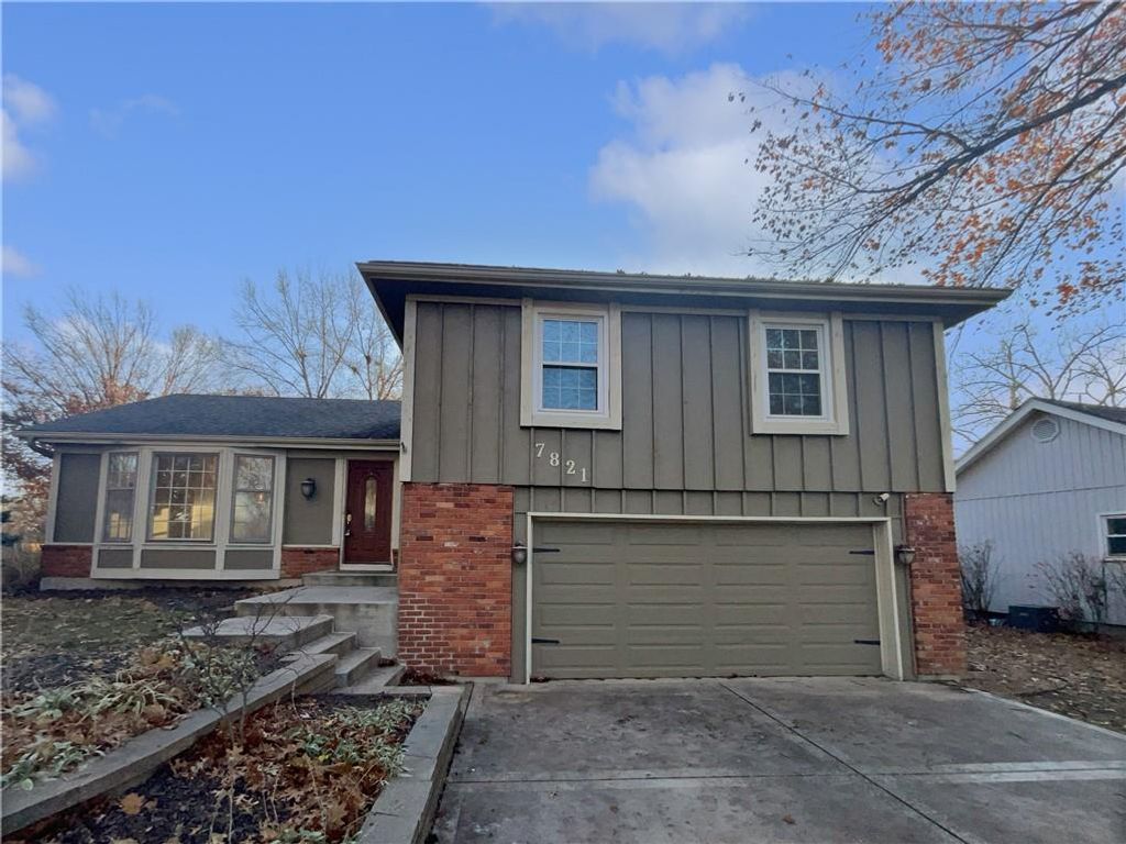 7821 N Overland Drive, Kansas City, MO 64151