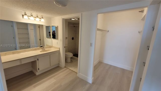 20515 E Country Club Dr 1249, Aventura, FL 33180