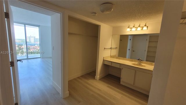 20515 E Country Club Dr 1249, Aventura, FL 33180