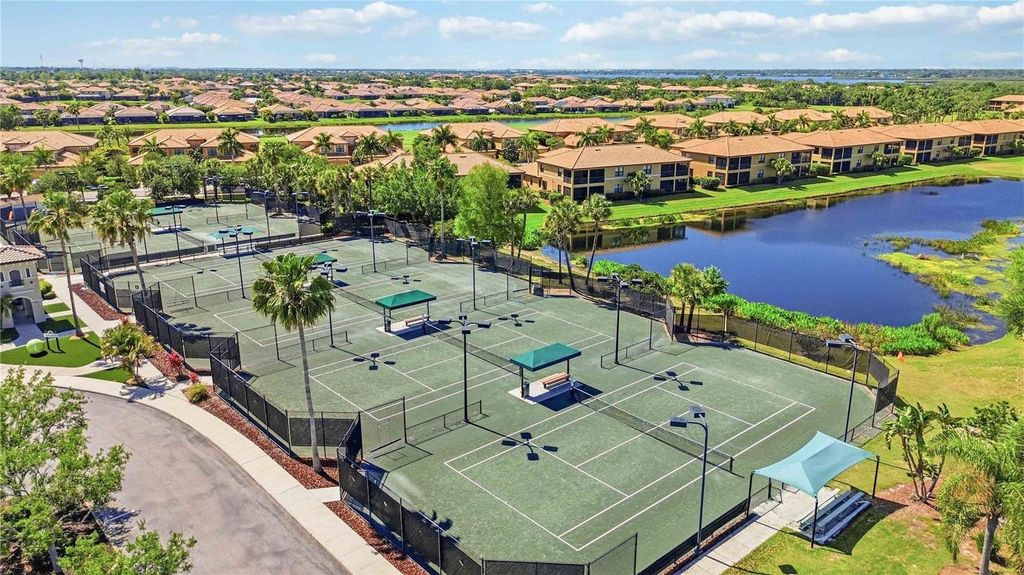 Image 32 of property listing at 7019 RIVER HAMMOCK DRIVE 202, Bradenton, FL 34212