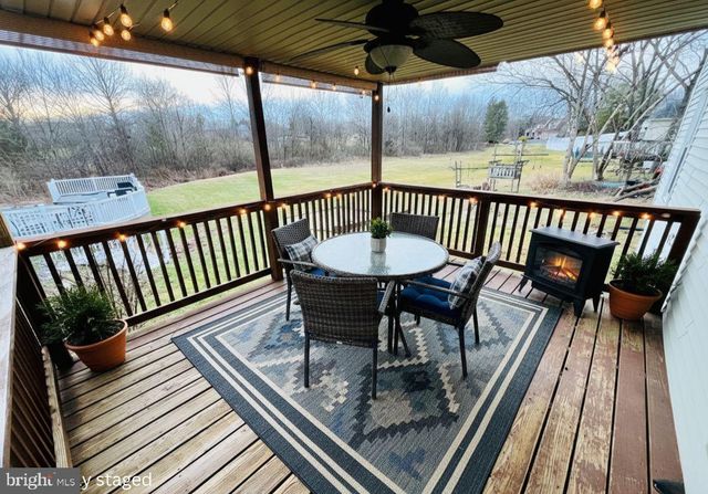 325 VILLAGE SPRING LN, Reinholds, PA 17569