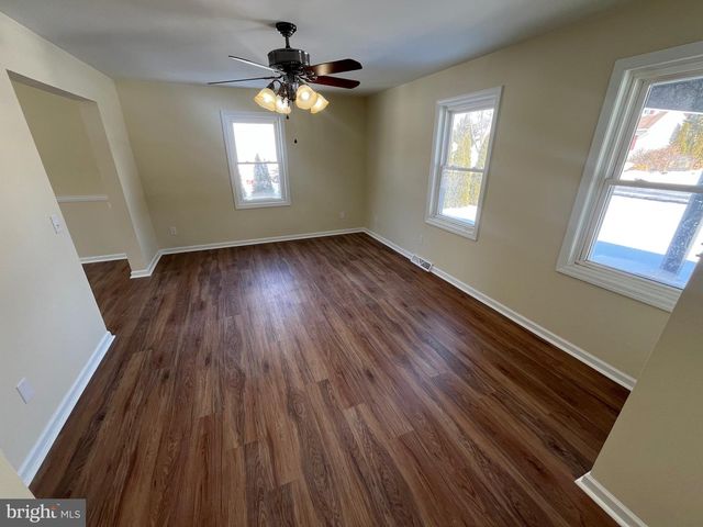 325 VILLAGE SPRING LN, Reinholds, PA 17569