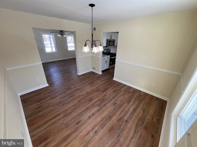 325 VILLAGE SPRING LN, Reinholds, PA 17569