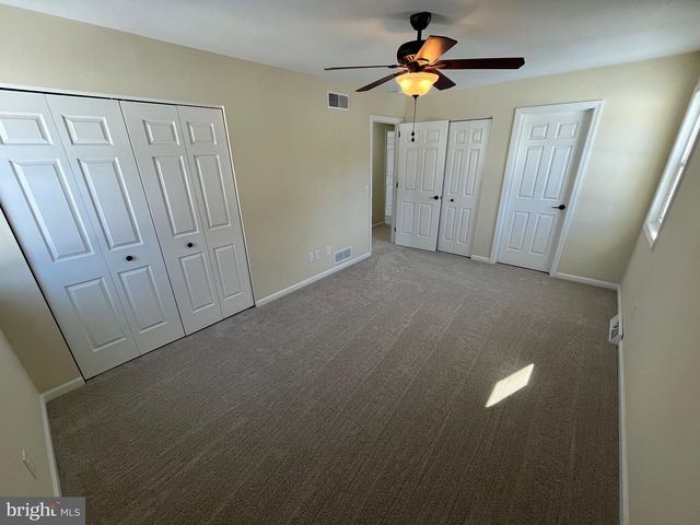 325 VILLAGE SPRING LN, Reinholds, PA 17569