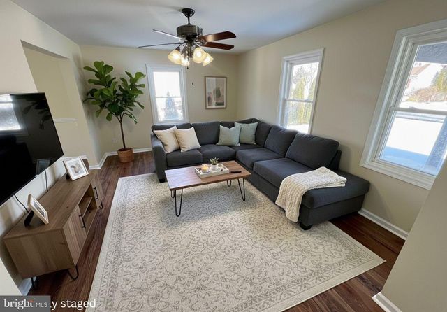 325 VILLAGE SPRING LN, Reinholds, PA 17569