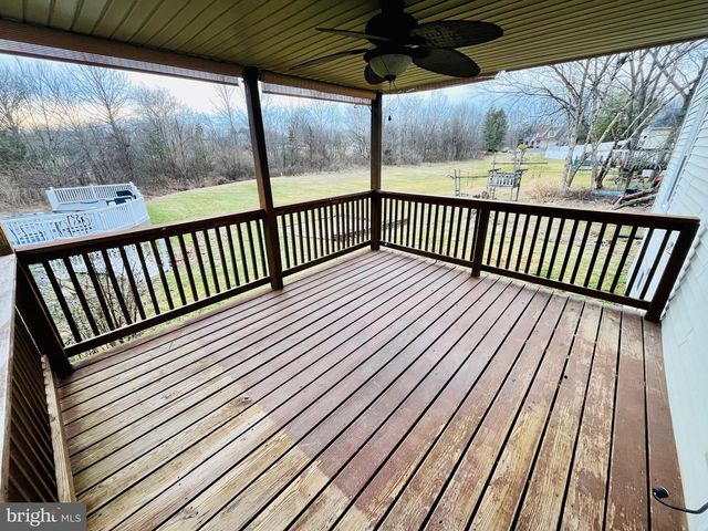 325 VILLAGE SPRING LN, Reinholds, PA 17569