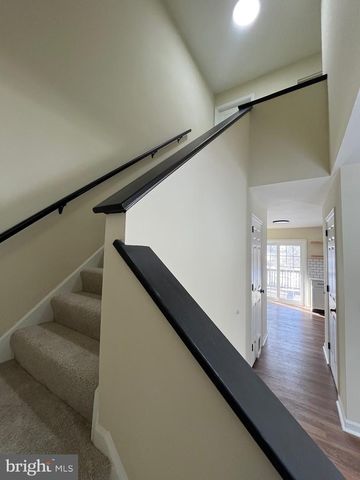 325 VILLAGE SPRING LN, Reinholds, PA 17569