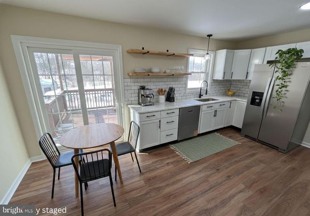 325 VILLAGE SPRING LN, Reinholds, PA 17569