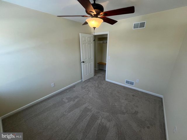 325 VILLAGE SPRING LN, Reinholds, PA 17569