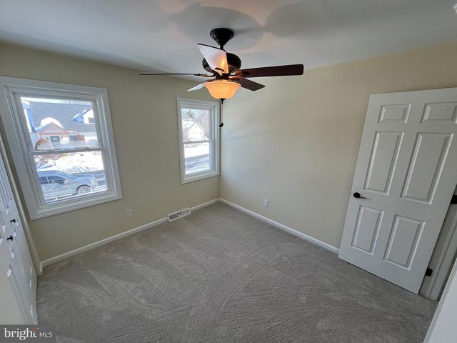 325 VILLAGE SPRING LN, Reinholds, PA 17569