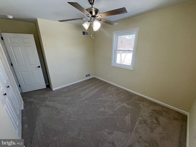 325 VILLAGE SPRING LN, Reinholds, PA 17569