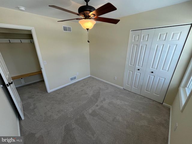 325 VILLAGE SPRING LN, Reinholds, PA 17569