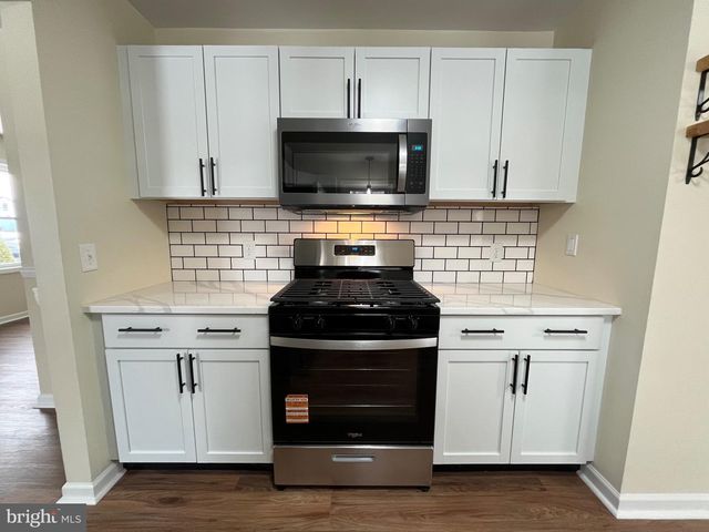 325 VILLAGE SPRING LN, Reinholds, PA 17569