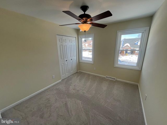 325 VILLAGE SPRING LN, Reinholds, PA 17569