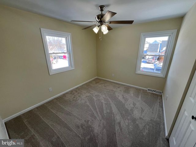 325 VILLAGE SPRING LN, Reinholds, PA 17569