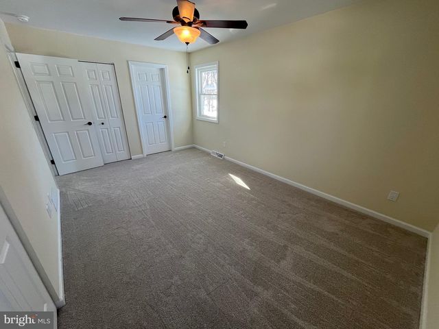 325 VILLAGE SPRING LN, Reinholds, PA 17569