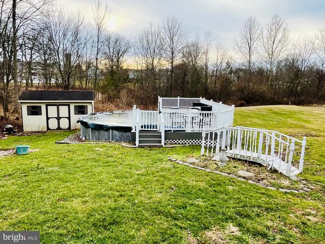 325 VILLAGE SPRING LN, Reinholds, PA 17569