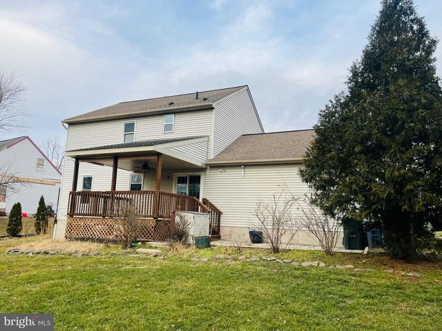 325 VILLAGE SPRING LN, Reinholds, PA 17569