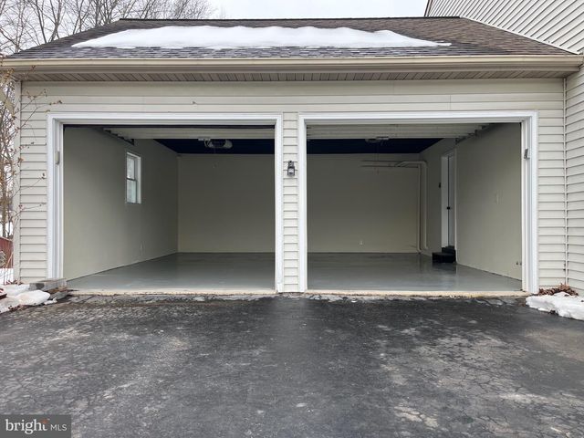 325 VILLAGE SPRING LN, Reinholds, PA 17569