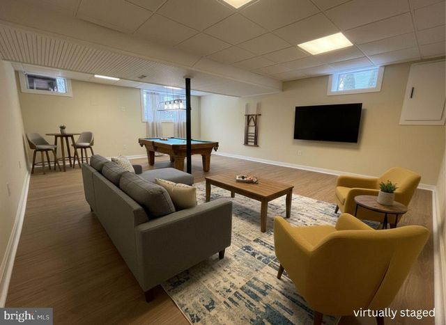 325 VILLAGE SPRING LN, Reinholds, PA 17569