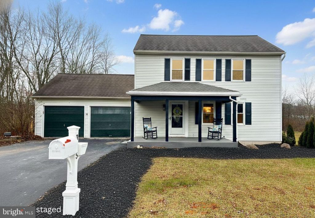 325 VILLAGE SPRING LN, Reinholds, PA 17569
