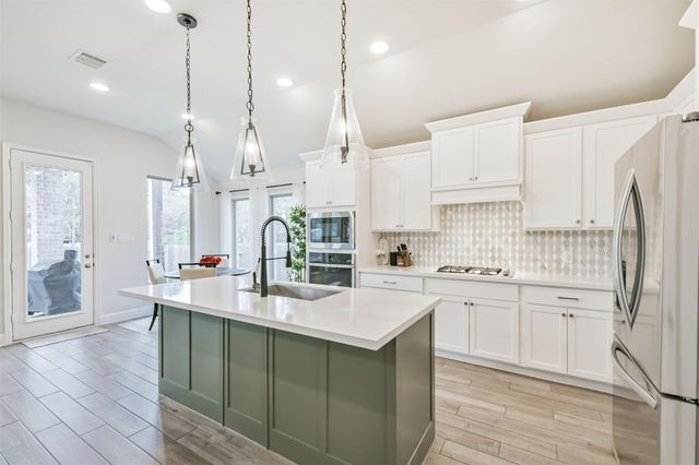 1320 Rio Hollow Lane, Magnolia, TX 77354