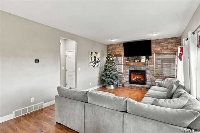 6345 Shawnee Road, Wheatfield, NY 14120