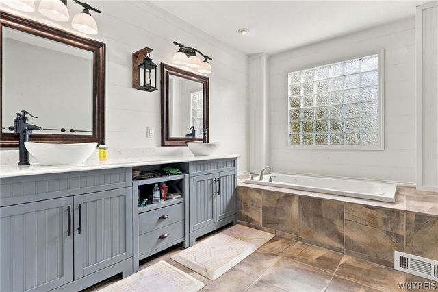 6345 Shawnee Road, Wheatfield, NY 14120