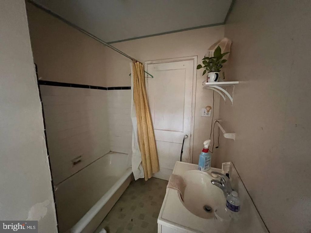 Image 15 of property listing at 3722 10TH ST, Baltimore, MD 21225