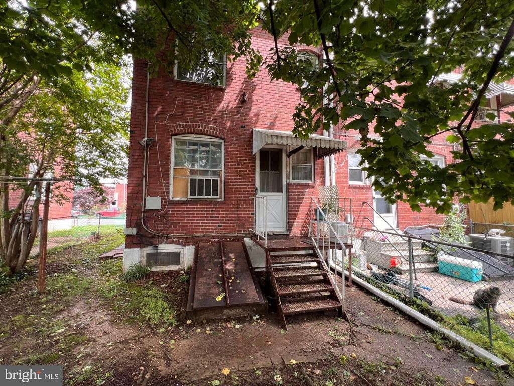 Image 17 of property listing at 3722 10TH ST, Baltimore, MD 21225