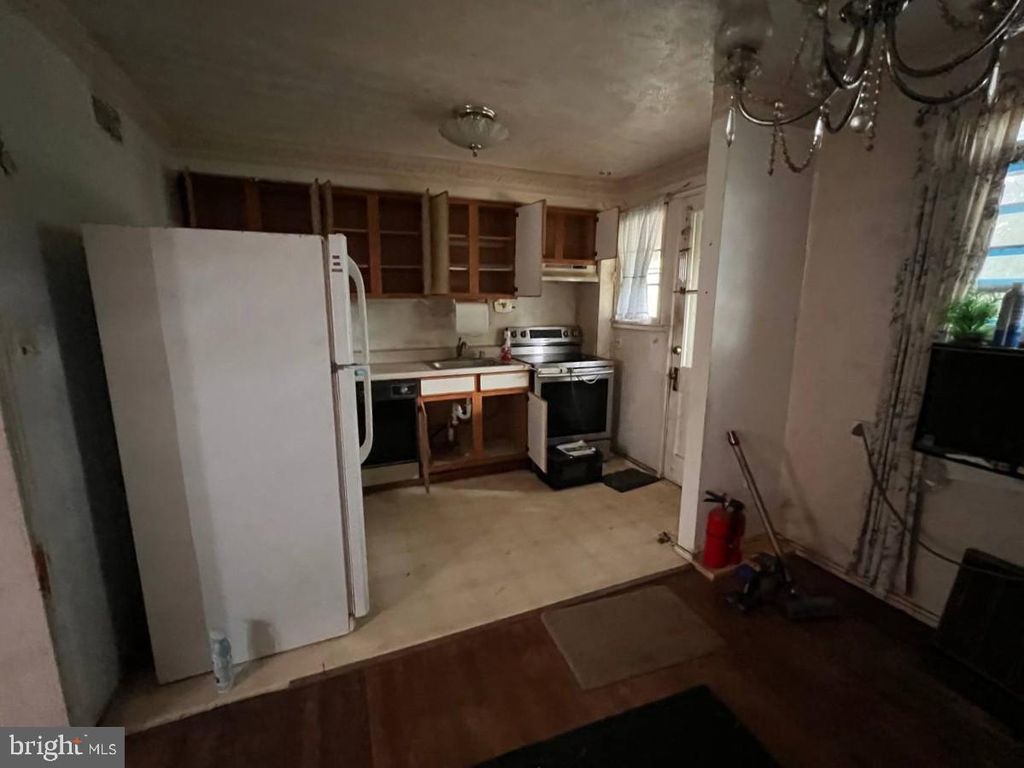 Image 6 of property listing at 3722 10TH ST, Baltimore, MD 21225