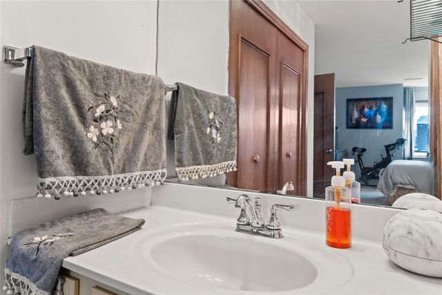 1100 50th Street 1105, West Des Moines, IA 50266