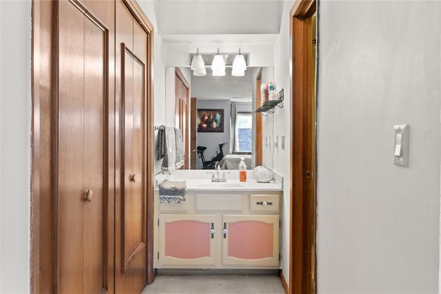 1100 50th Street 1105, West Des Moines, IA 50266