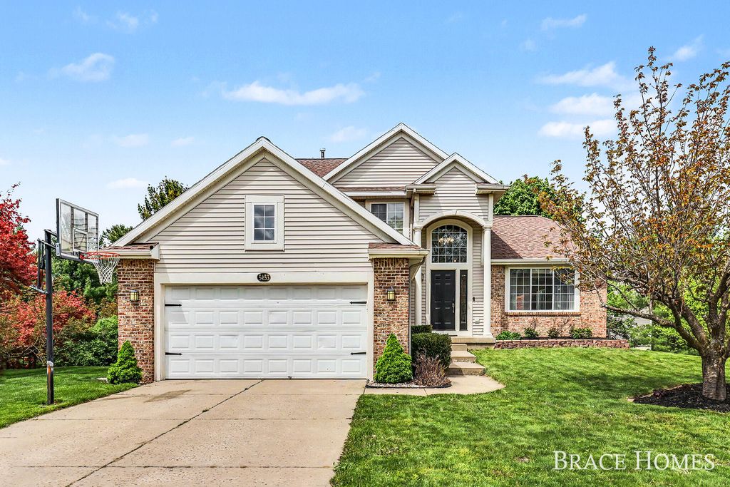 5453 Hartfield Court Se, Ada Twp, MI 49301
