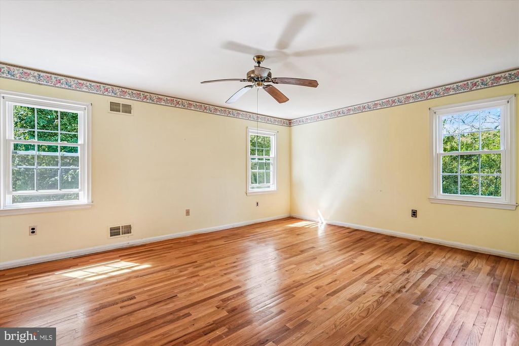Image 37 of property listing at 13708 TURNMORE RD, Silver Spring, MD 20906