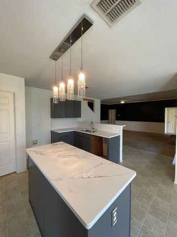 825 Forest Heights Drive, Fort Worth, TX 76036