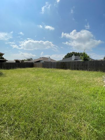 825 Forest Heights Drive, Fort Worth, TX 76036