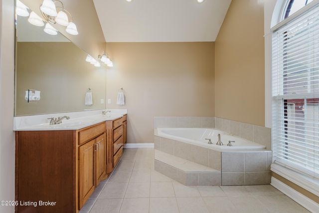 33 River Heights Blvd, Taylorsville, KY 40071