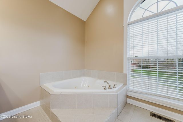 33 River Heights Blvd, Taylorsville, KY 40071