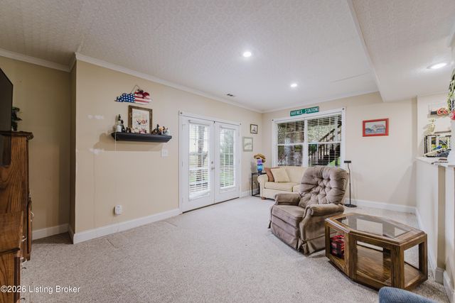 33 River Heights Blvd, Taylorsville, KY 40071