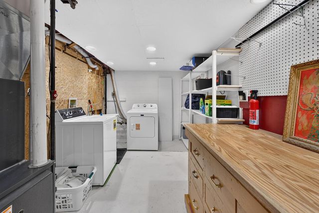 1127 W Colonial DRIVE, Mount Pleasant, WI 53405