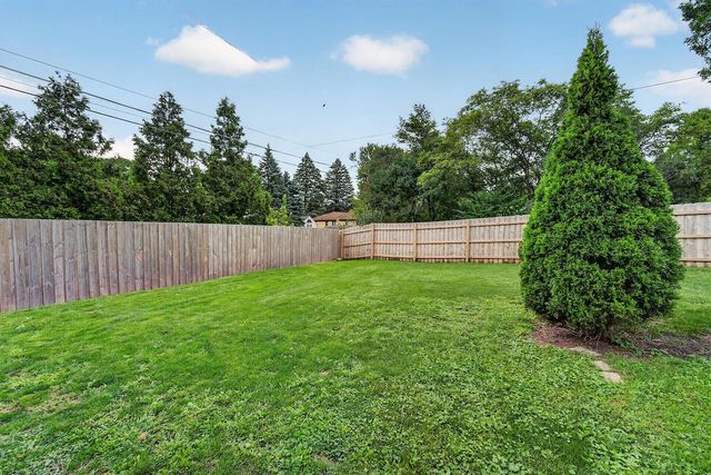 1127 W Colonial DRIVE, Mount Pleasant, WI 53405