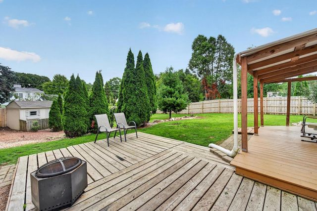 1127 W Colonial DRIVE, Mount Pleasant, WI 53405