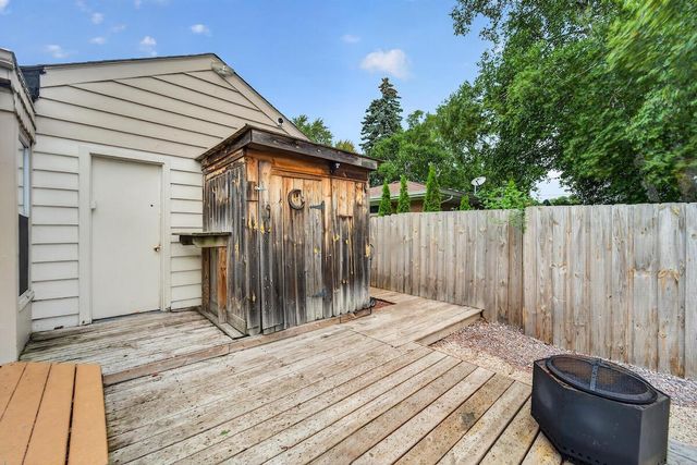 1127 W Colonial DRIVE, Mount Pleasant, WI 53405