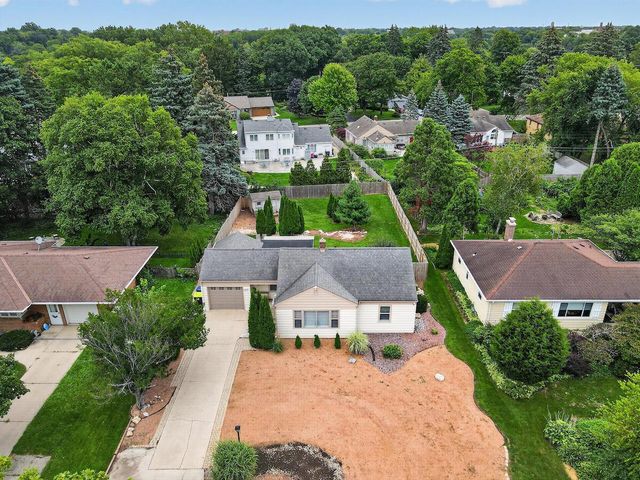 1127 W Colonial DRIVE, Mount Pleasant, WI 53405