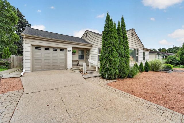 1127 W Colonial DRIVE, Mount Pleasant, WI 53405